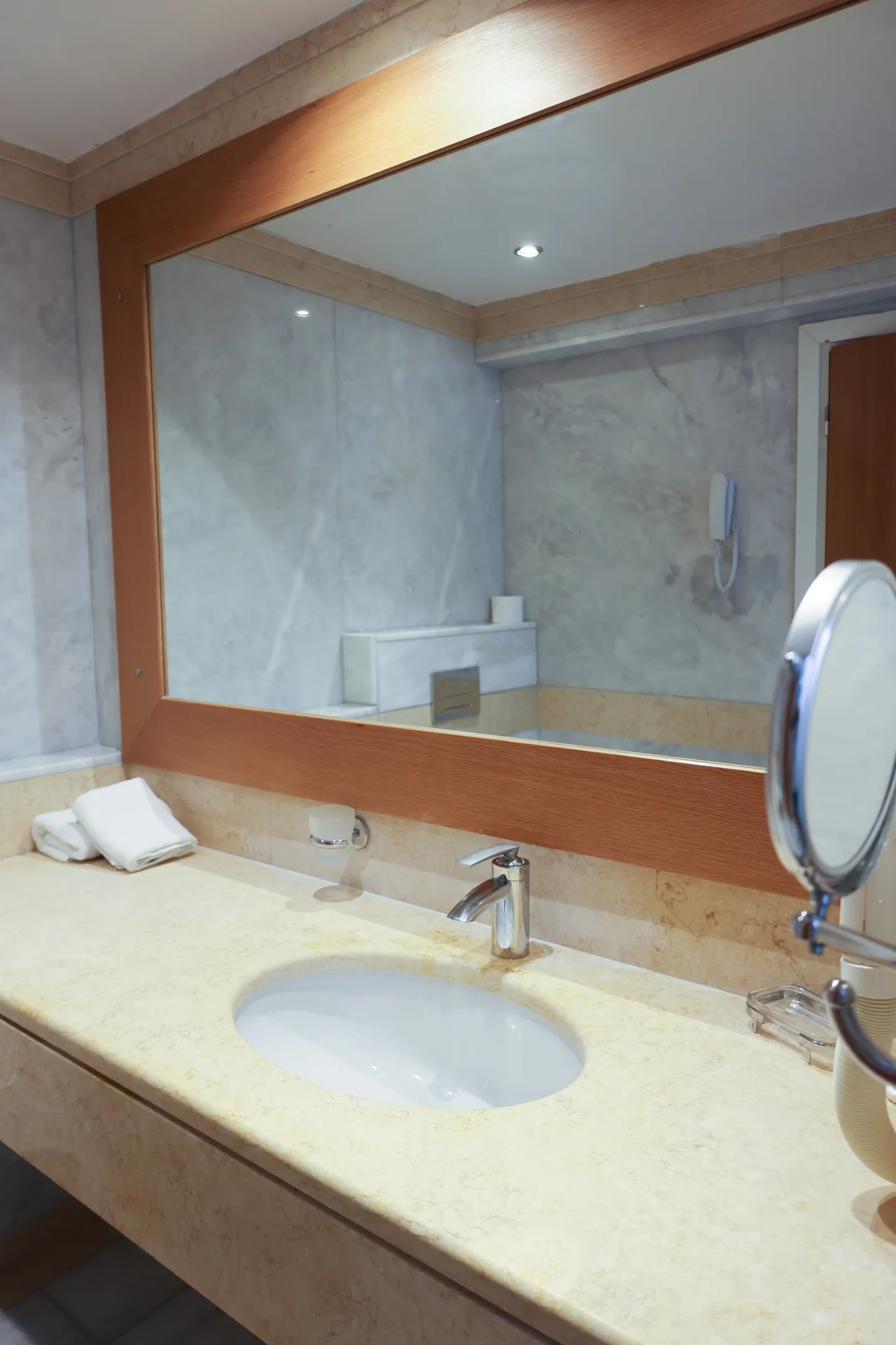 Tiara Holidays - Kanapitsa Mare Hotel - Deluxe Double twin Sea View - bathroom